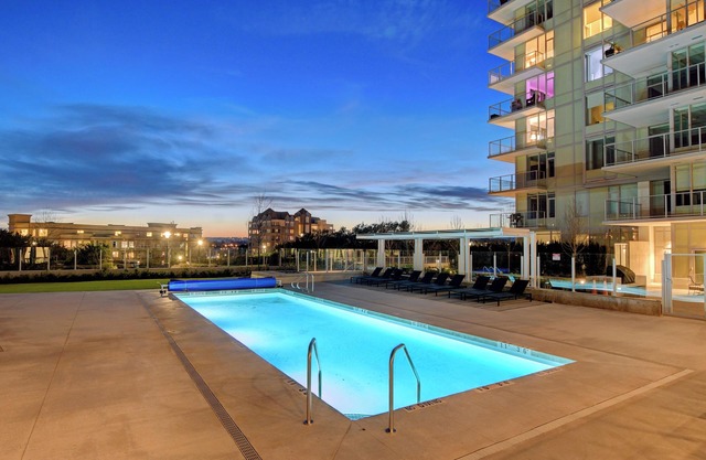 Fully furnished 1 bedroom condo at Bayview Place in Victoria