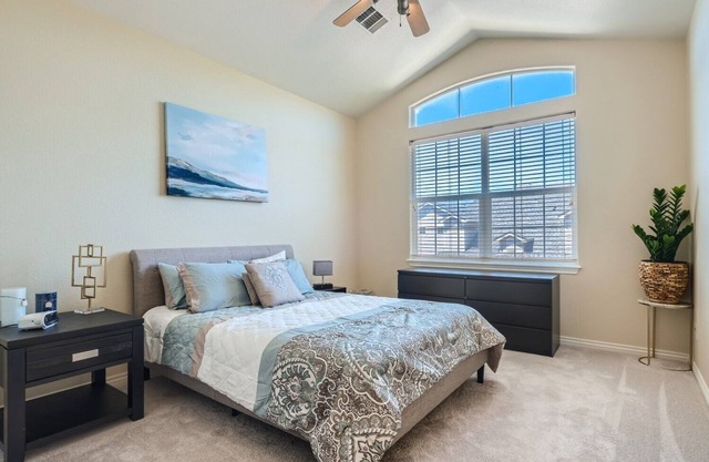 Fully furnished Condo within 8 minutes to UC Health or NCMC