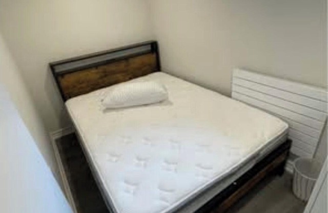 FULLY PRIVATE 1 Bedroom Basement Unit
