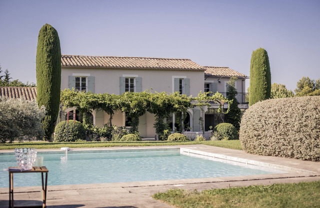 Fully renovated farmhouse with landscaped garden, pool & view 5mn walk from town