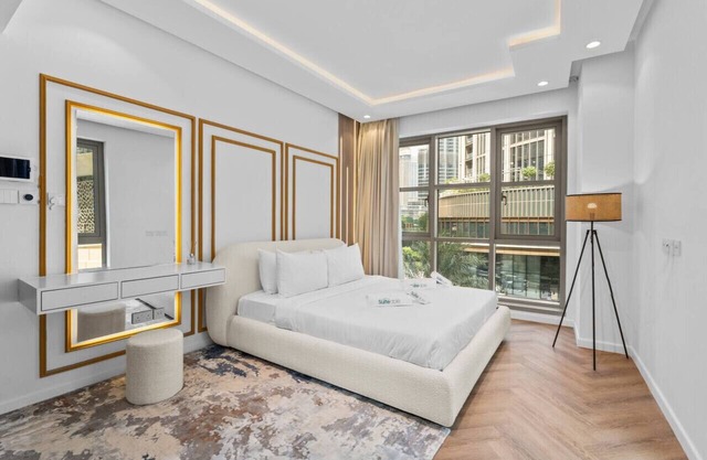 Fully refurbished 2bedroom Steps from Burj Khalifa