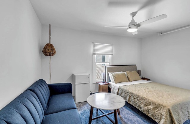 Fully Renovated 2 BR OceanGrove Penthouse Suite #8