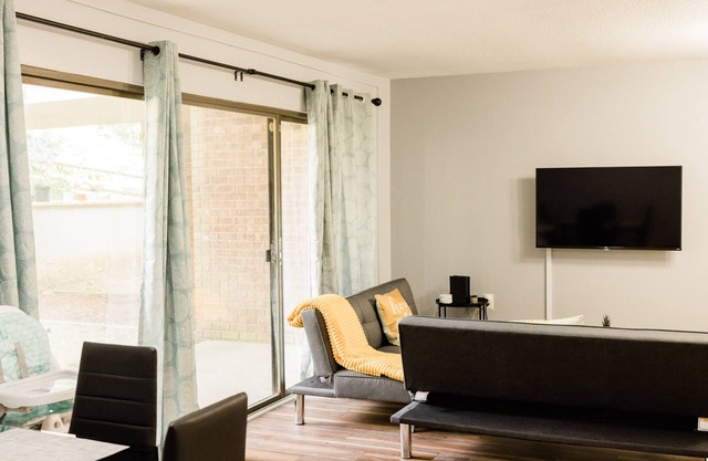 Fully Renovated 2 Bdrm UNC Apt with Pool