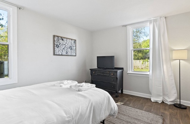 Fully renovated 2 bedroom unit in Portsmouth