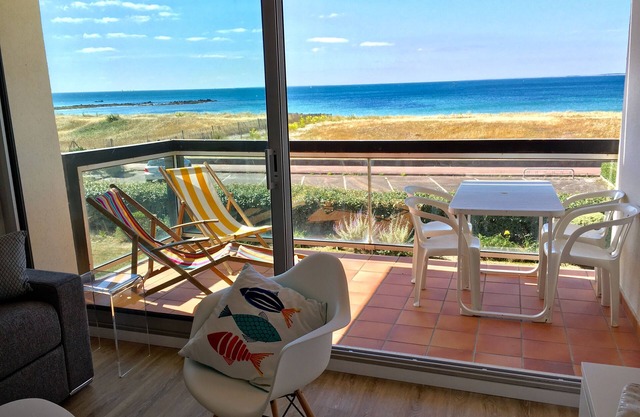 Fully renovated apartment, seafront, comfort, design, sleeps 4.