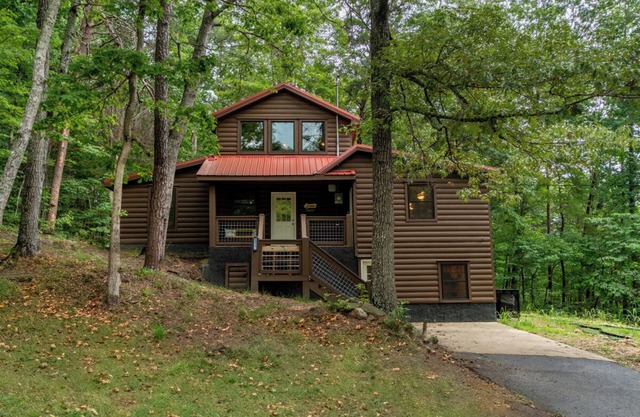 *Fun 2BD Cabin w/GAMES! Hot Tub + Fire Pit!*