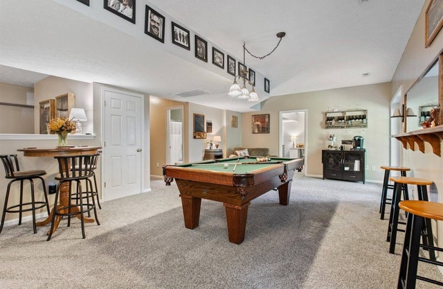 Fun and Open Space Near Everything - Pool table, Hot Tub in Williamsburg