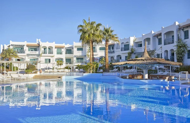 Fun-Filled Retreat Near SOHO Square: Pool, Water Sports & Kids Activities Galore