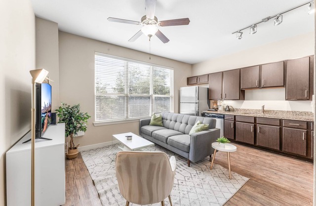 Fun Soco 1BR King Suite w Gympickleballlaundry