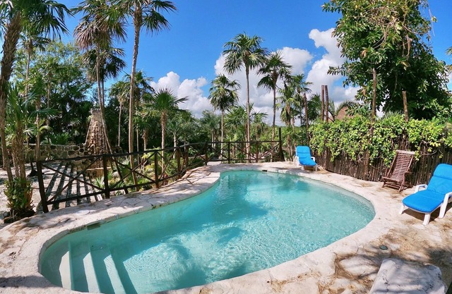 Funky and eclectic! Comfortable private villa, perfect for large groups!