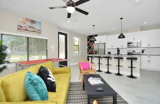 Funky Summer 3bdr Apt near Downtown!n