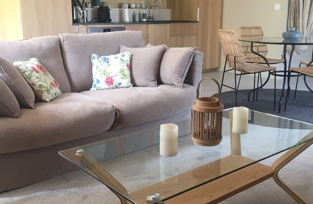 Furnished cottage accommodation with pool close to Bordeaux