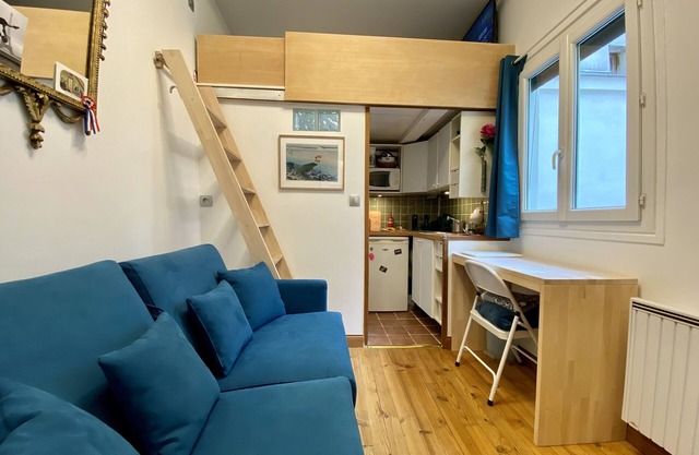 Furnished mezzanine studio - Paris - Marais