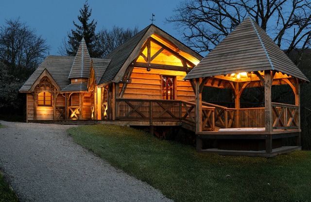 Gîte de L'hôtel-dieu, Mon Château en Bois en Bourgogne Avec SPA