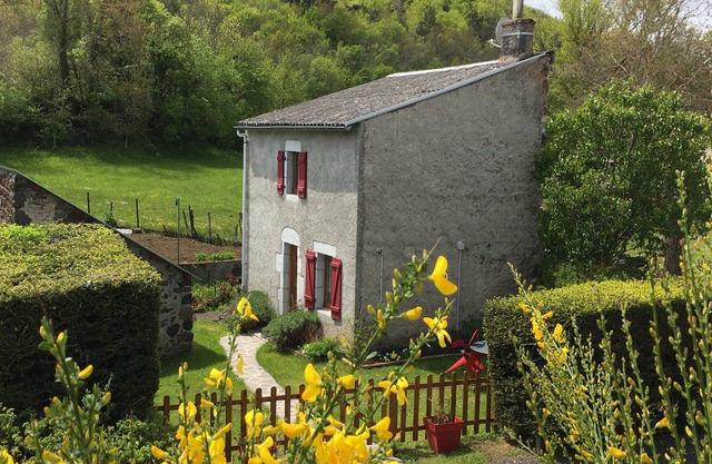 Gîte de la rivière detached house 2 persons in Groire 63790 MUROL