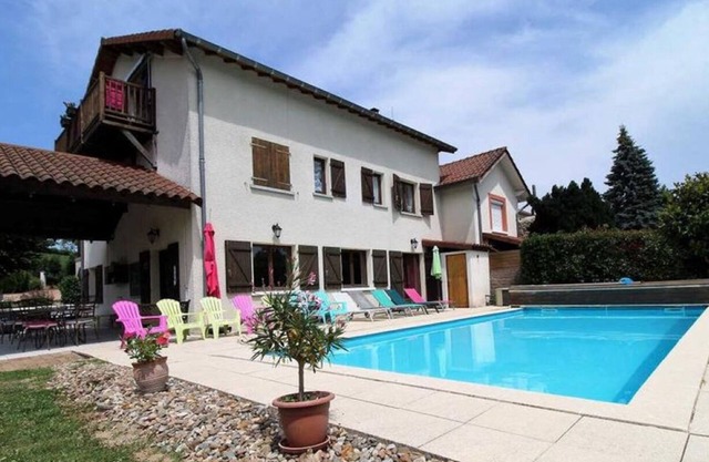 Gîte du Beaujolais Bleu 18 pers. - Pool and Jacuzzi - Lac des Sapins 2mn away