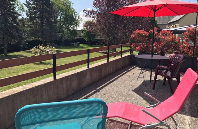 Gîte en Auvergne 2/3 Pers Terrasse, Grand Jardin Tout Confort