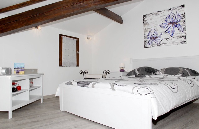 Gîte les coquelicots for 2 to 4 people in L'Isle sur la Sorgue