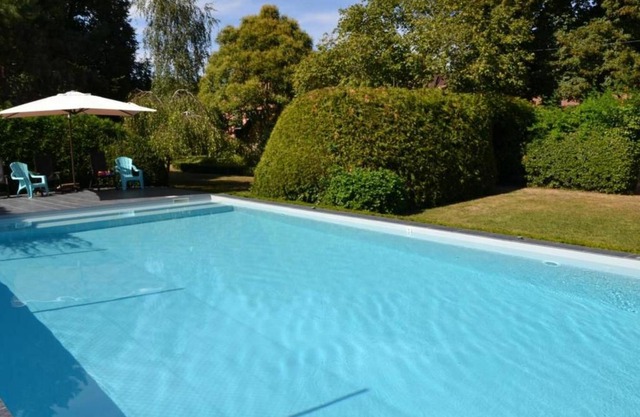 Gîte spacieux avec piscine chauffée, wifi et tennis au bord de la Loire - FR-1-590-97