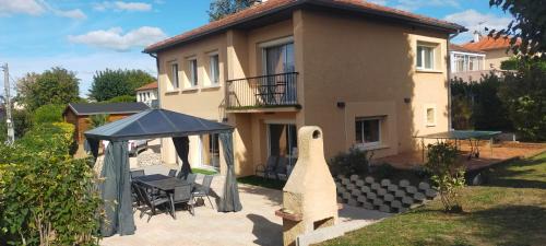 Gîte tout confort à 15 min de Lyon avec jardin privé