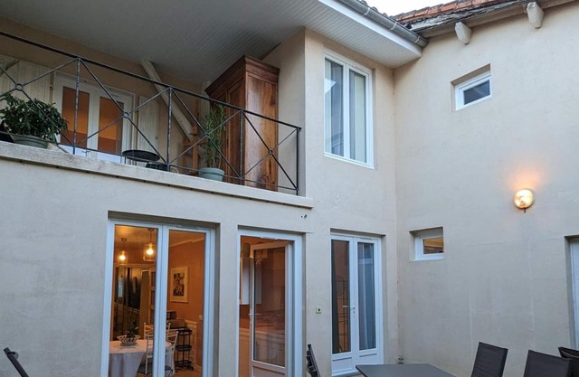 Gite La Rochefoucauld-en-Angoumois, 5 bedrooms, 10 persons