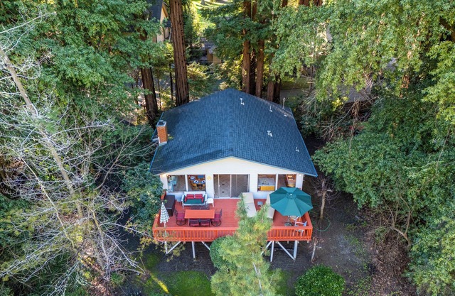 G's RiverView~Laid Back,Cozy Cabin!River Views! Near Golf! WiFi/Open Concept