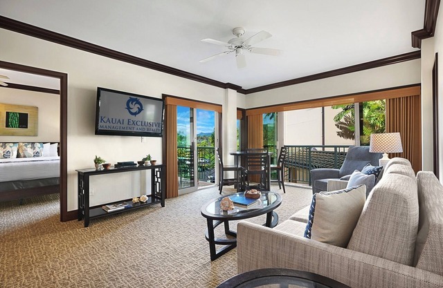 G305 - 2 BR Suite in Kapaa - Sleeps 6, Full Kitchen, AC, Pool, Waterslides, Fun!