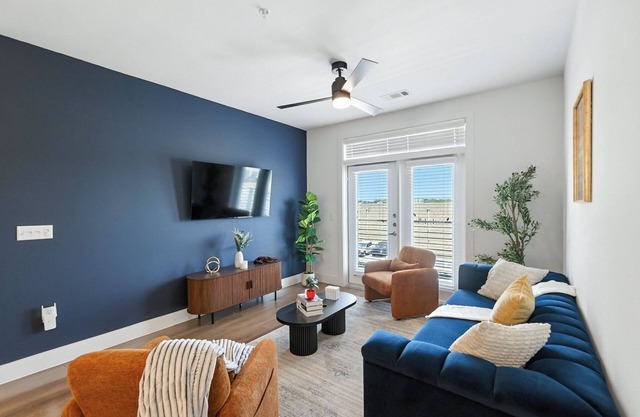 G43 Luxury Living DT Fort Worth 2B2B, Resort Style Amenities, Golf Sim
