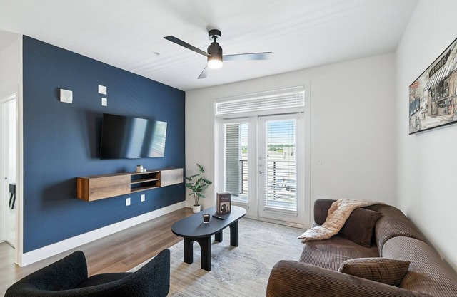 G47 Cozy & Stylish 1BD Near Stockyards, Resort Style Amenities, Golf Sim