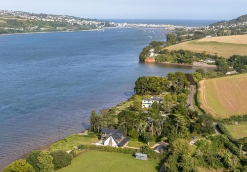 Gable View - Luxury Riverside Sanctuary