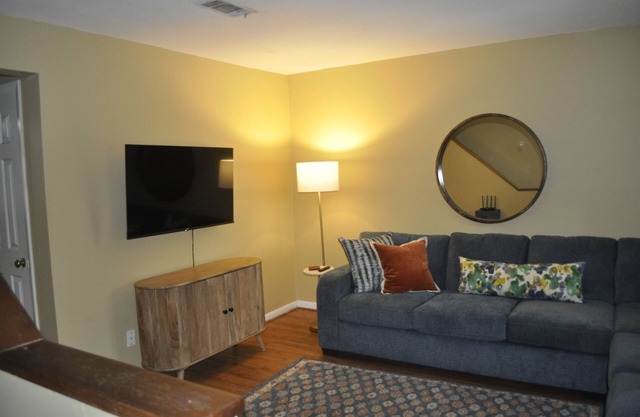 Game Day Simplicity - Sleeps 6, 2 BR 3 Bath