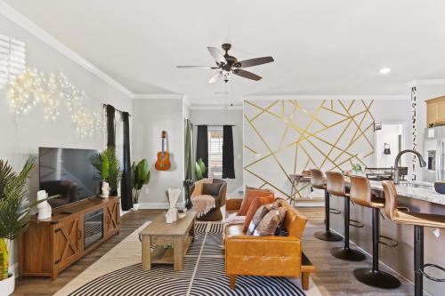 Game Room - 2 King Beds - Perfect UGA Location!
