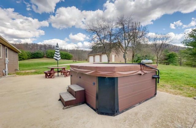 Game Room and On-Site Pond Laurelville Retreat!