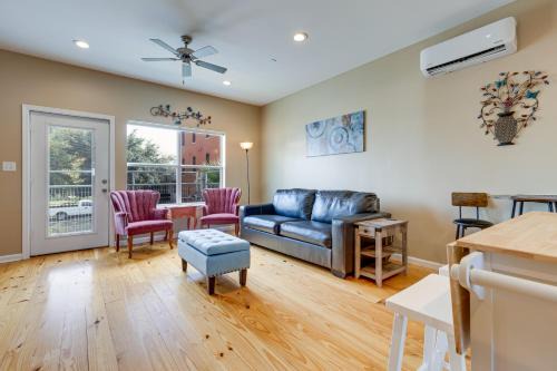 Game Room with Pool Table! Downtown Mobile Condo