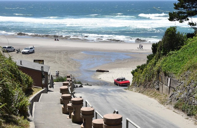 GAMERS Haven ARCADE WORLD @ the Beach! Spacious, Family-Friendly, SEE SPECIALS!!