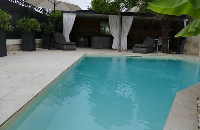 Garden apartment with swimming pool