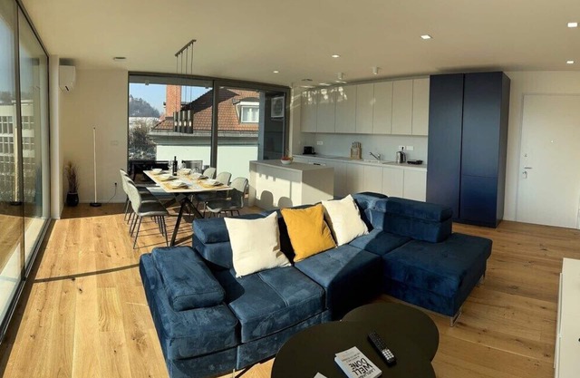 Garden Residence - Premium Castle View Apartment