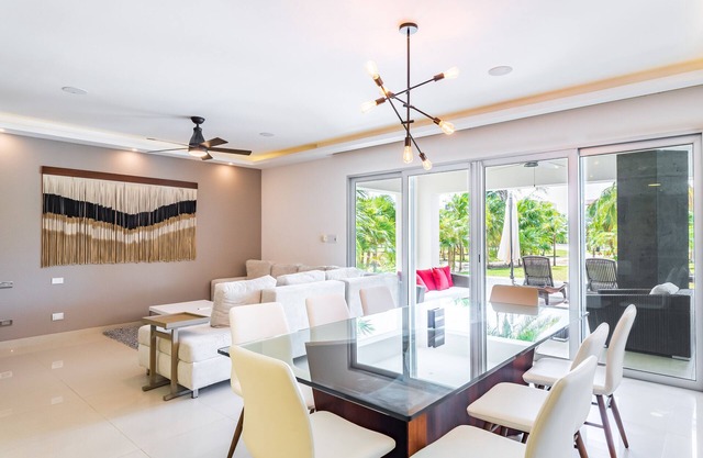 Garden View & Private Pool 3 bedroom 2 bath sleeps 10 at Mareazul Resort