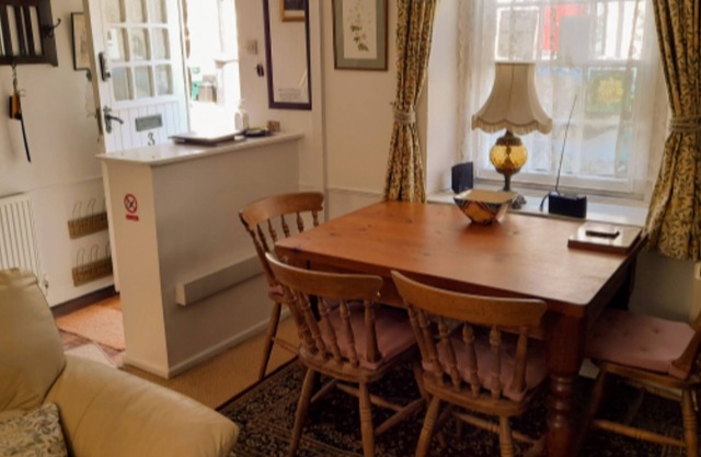 Garreg Lwyd Cottage: Charming Historic Cottage in Medieval Conwy