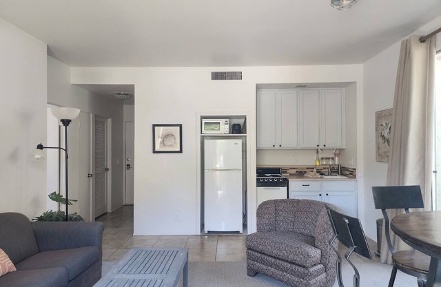Gated community located in Indian Wells. Sleeps 4. Close to all activities.