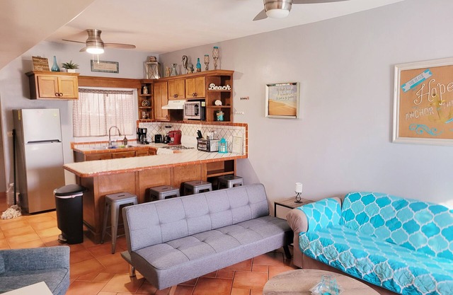 Gated Community 2bd/2ba/WiFi/Cable/2 Car Garage. Home sleeps 8