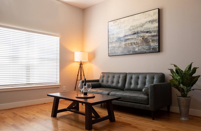 Gated Townhouse 2BR/2BA near Galleria & Downtown