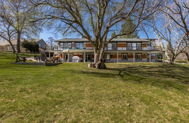 Gates Dr-Stylish and spacious house Near Mayo in Rochester best Neighborhood
