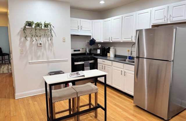 Gateway to DC - Charming 2-bdr apartment in the heart of Union Market