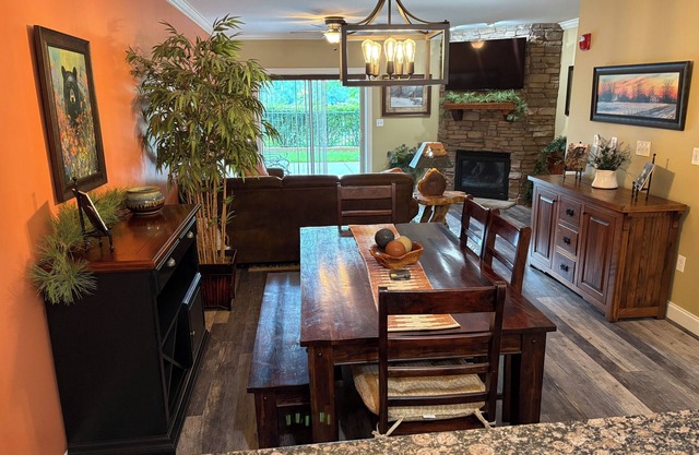 Gatlinburg's Finest Downtown Condo, Great Mtn Views