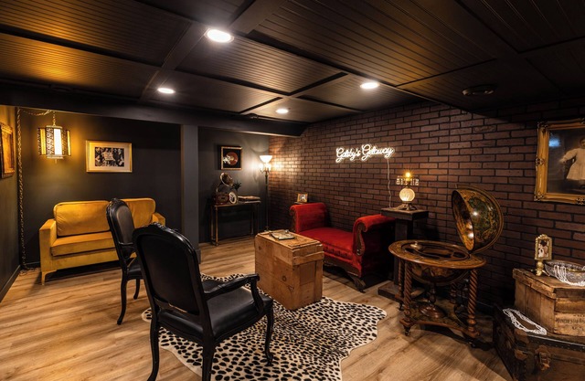 Gatsby’s Getaway-Unique stay near downtown