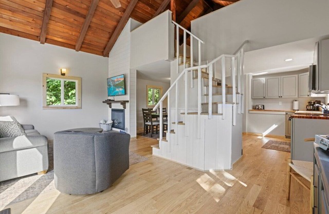 Gayles - Lakeview Cottage