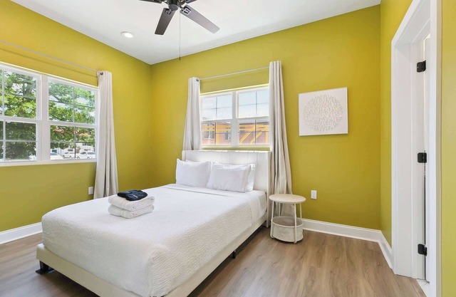 Geaux Tigers! - 1BD Apartment, Ground Floor