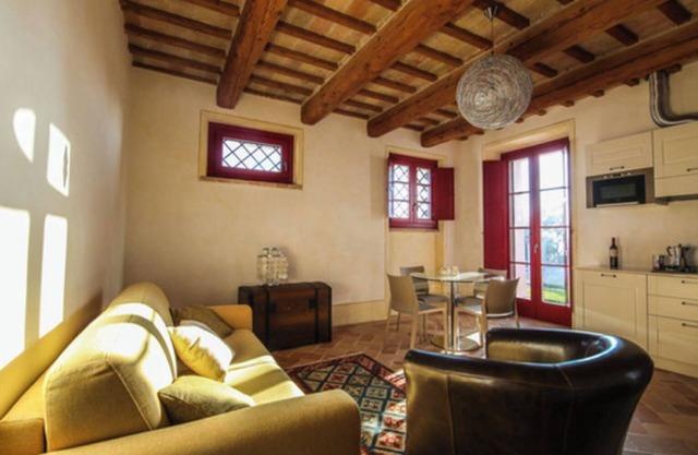 Gelsomino apartment in country villa with pool in the heart of the Marche region