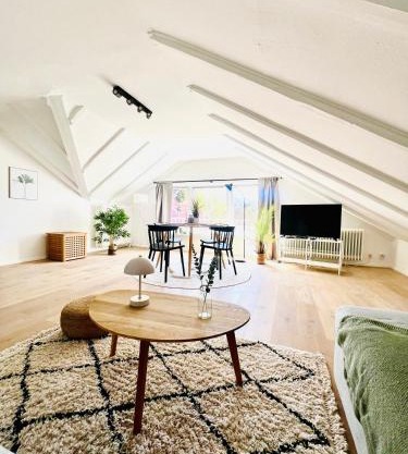 Gemütliches Loft in Homburg - Komfort & Charme direkt an der Uniklinik mit Küche und Bad
